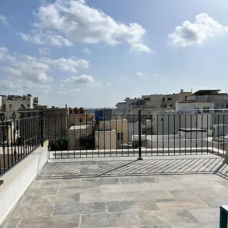 Beautiful 4-bedroom Townhouse In Casa de Férias Sliema