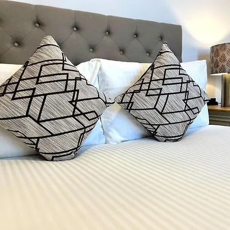 Beautiful 4-bedroom Townhouse In * 斯利马