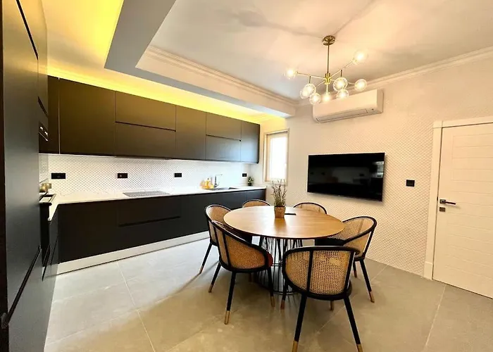 Beautiful 4-bedroom Townhouse In * Слима