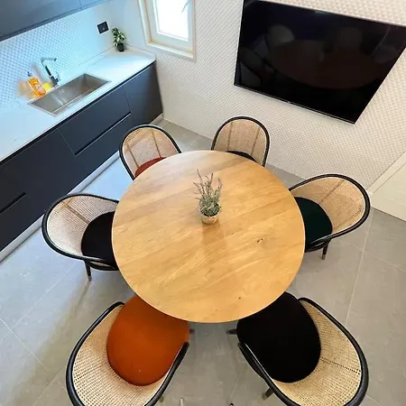 Beautiful 4-bedroom Townhouse In 別荘
