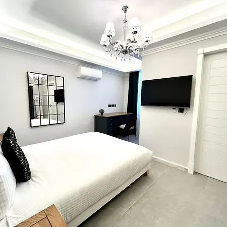 Beautiful 4-bedroom Townhouse In